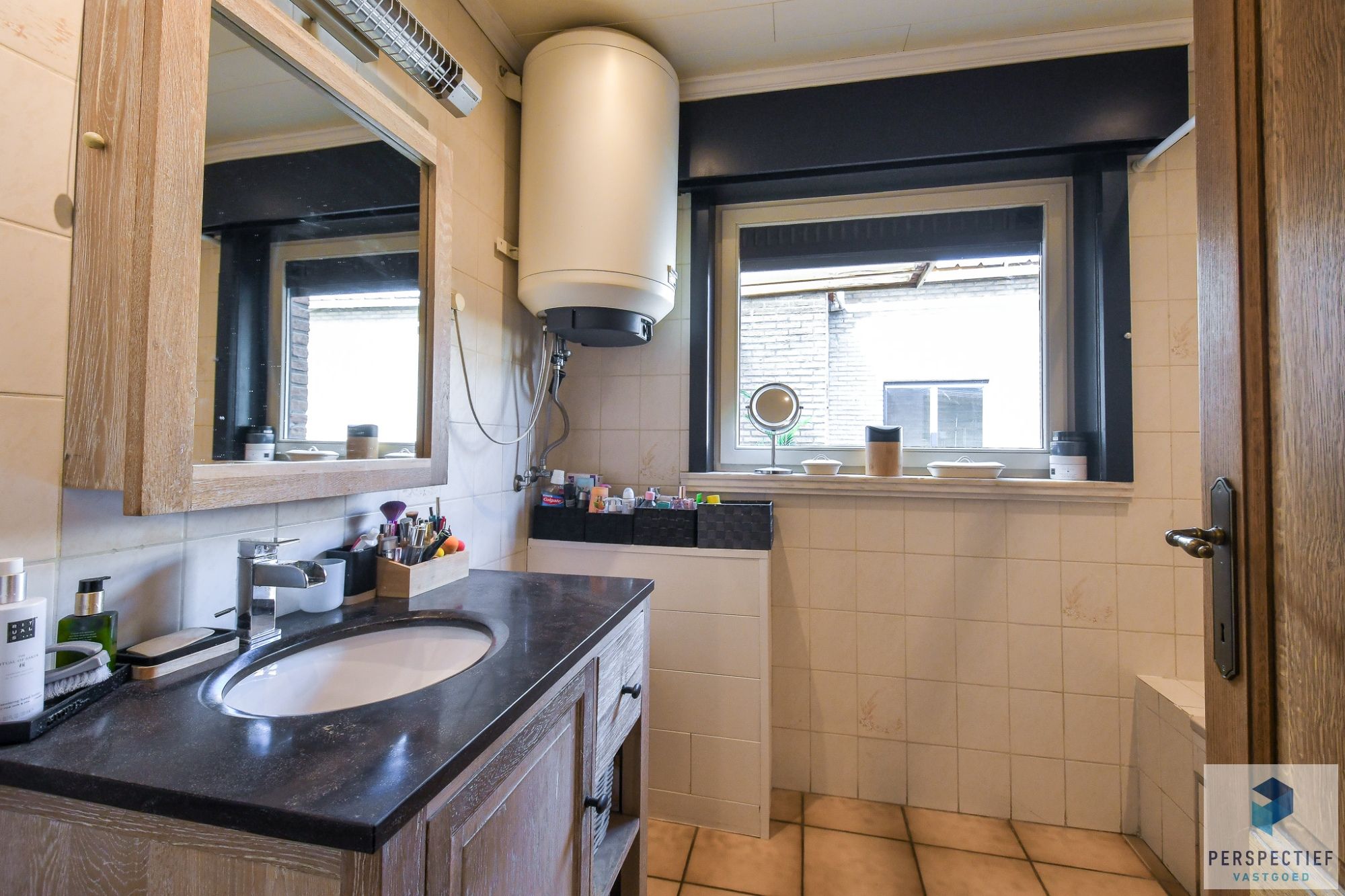 INSTAPKLARE WONING met RUIME LOODS/ OPSLAGRUIMTE/GARAGE foto 23