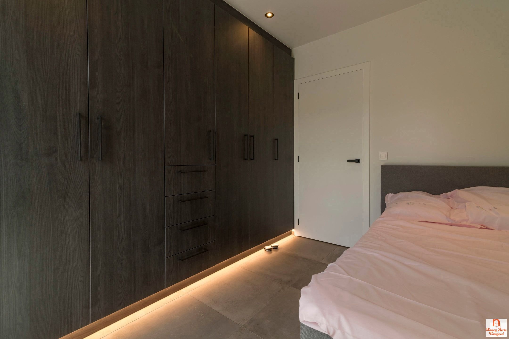 Ruimtelijk wonen met verfijnde afwerking in hartje Koersel foto 21