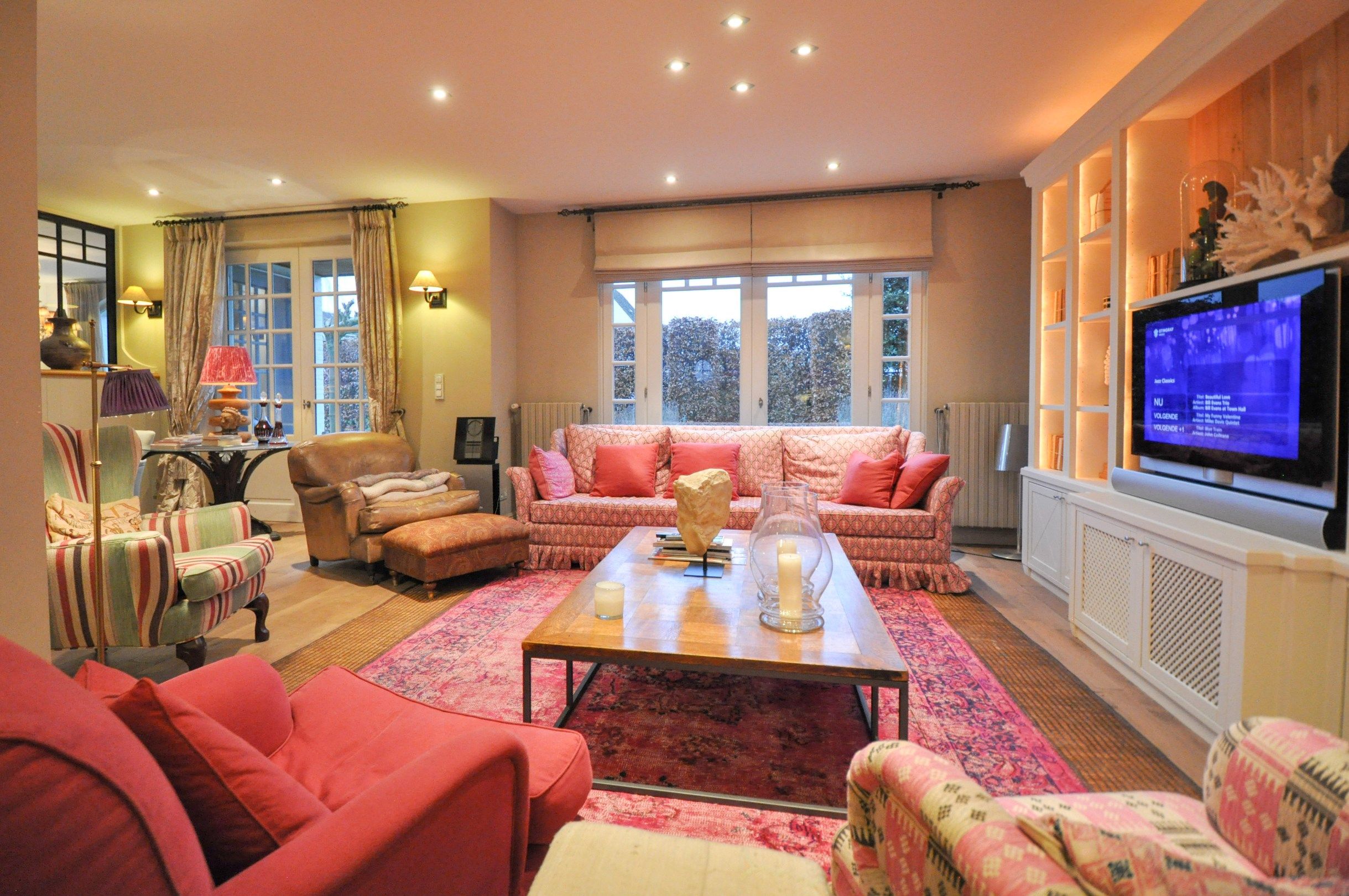 Charmante villa gelegen in een rustige residentiele wijk. foto 9