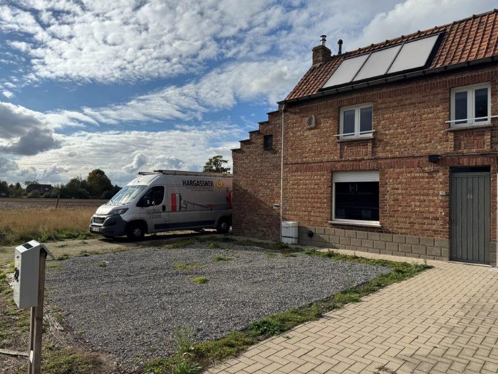 Landelijk gelegen, pas volledig  gerenoveerde, woning. foto {{pictureIndex}}
