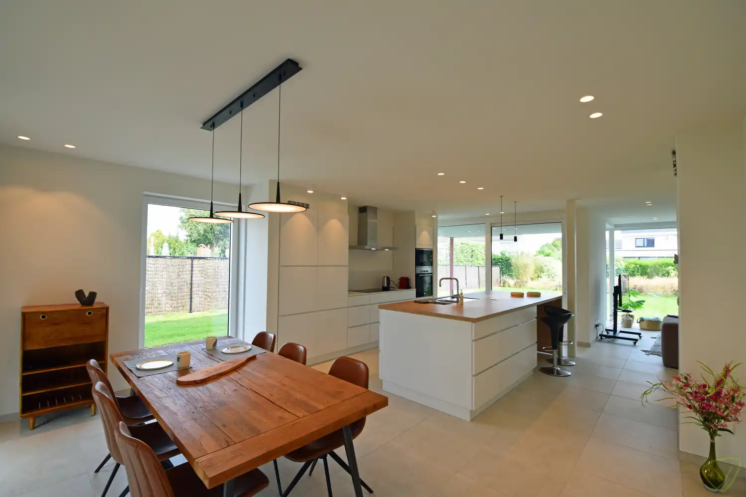 Prachtig gerenoveerde woning gelegen in de Witte Wijk met een luxeueze afwerking. foto 2