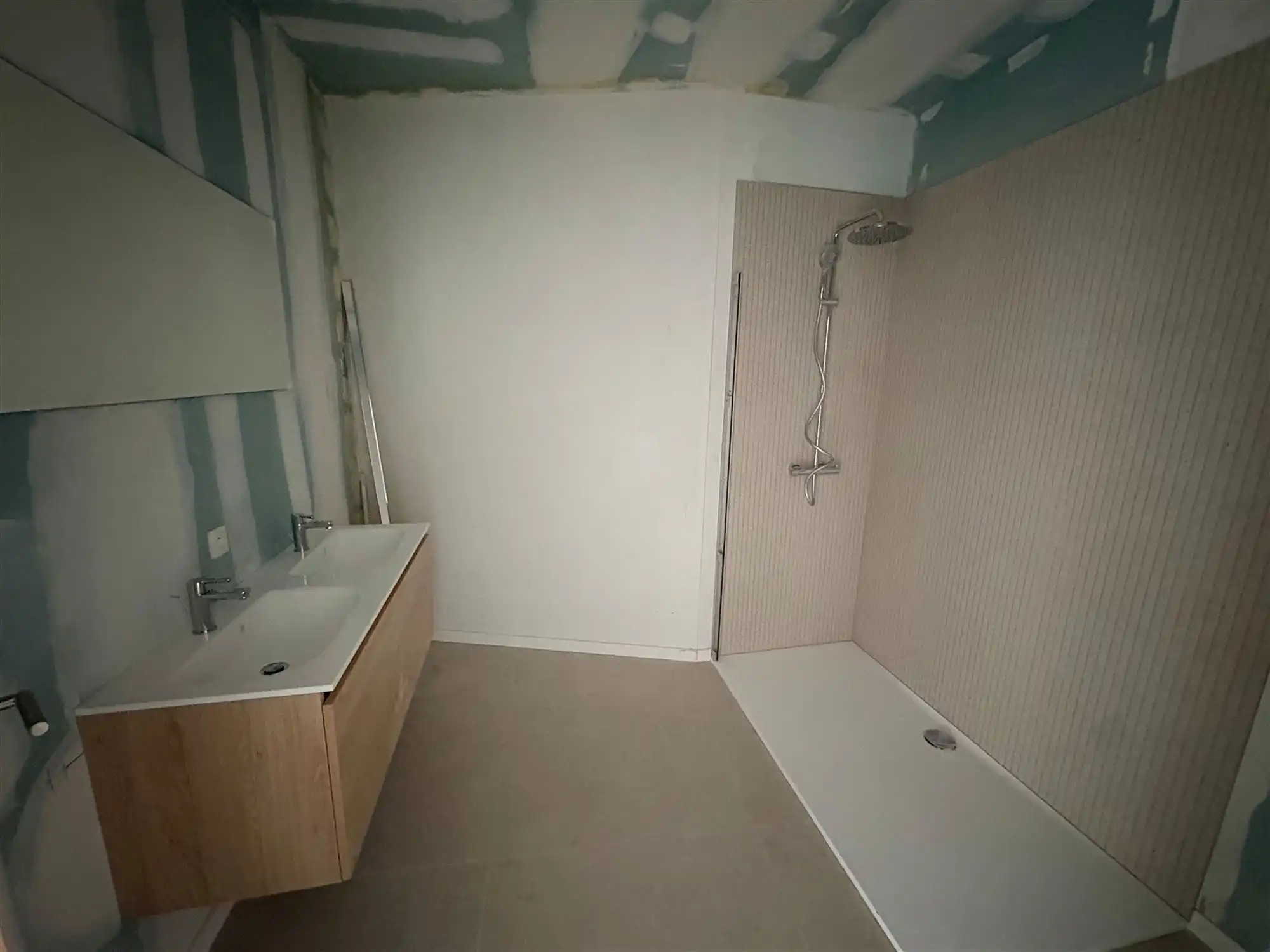 Nieuwbouwappartement met 1 slaapkamer en grote tuin. foto 7