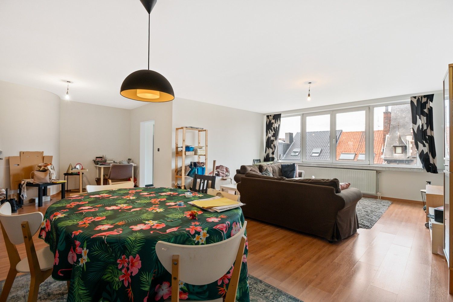 Ruim appartement met autostaanplaats in het centrum van Merksem! foto 3