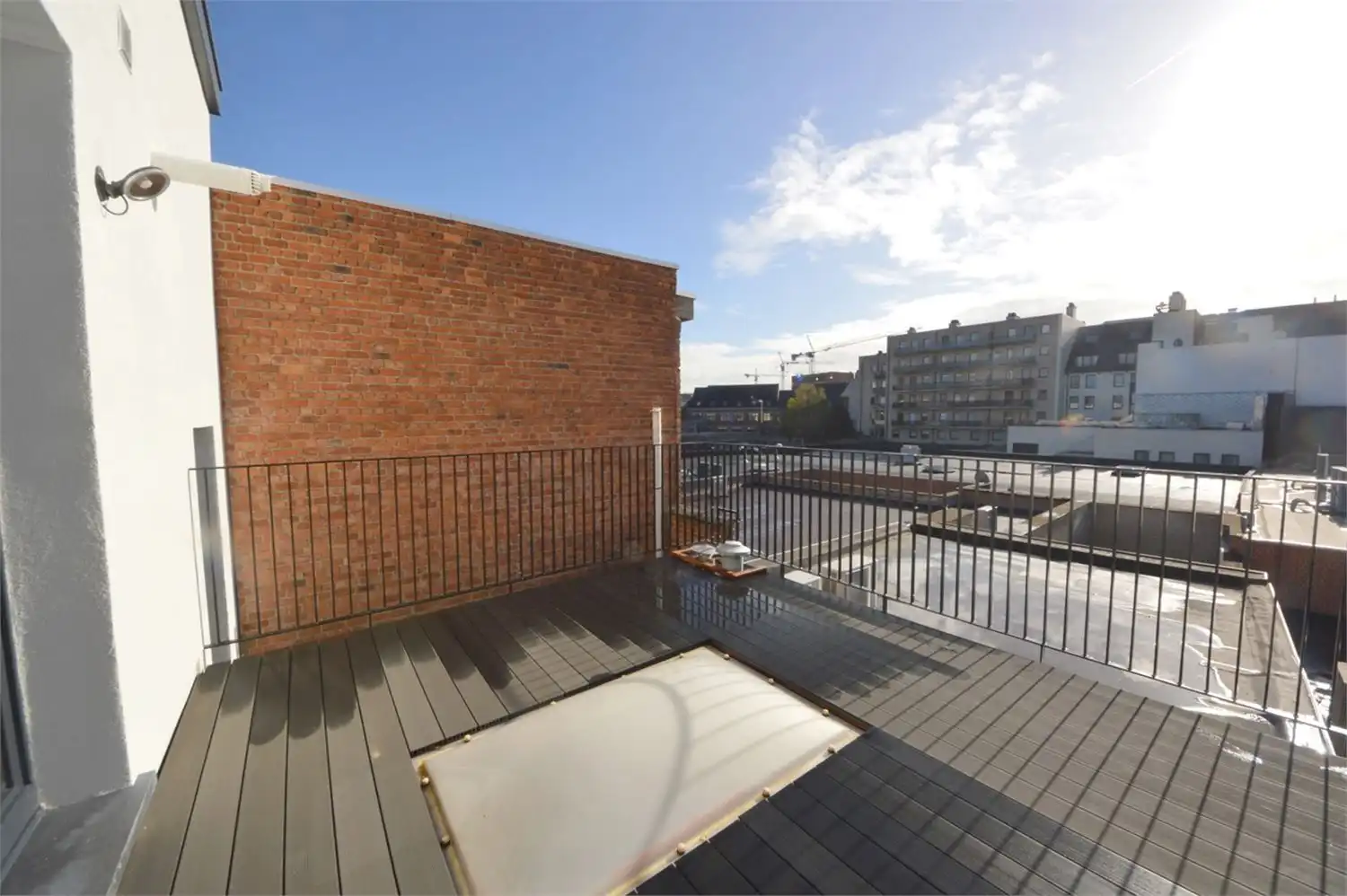 COMPLEET VERNIEUWDE DUPLEX MET ZEER RUIM ZONNIG TERRAS foto 3