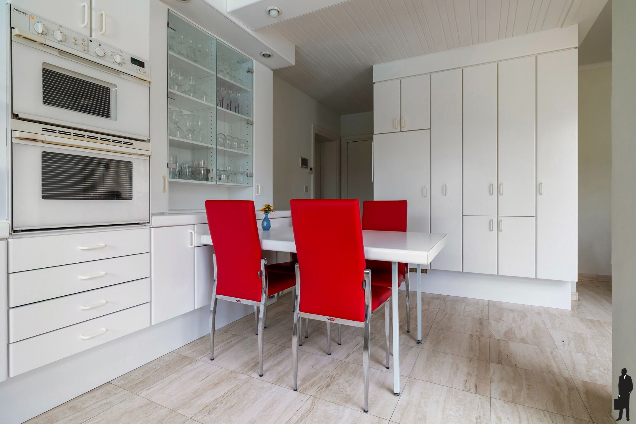 Villa met binnenzwembad, royale tuin en perfecte ligging foto 15