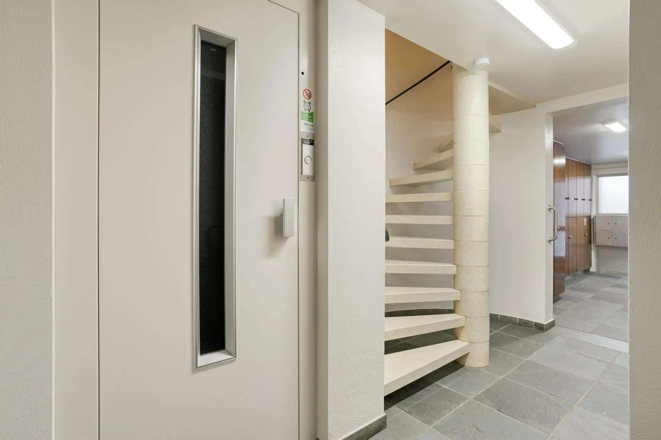 Vernieuwd 3 slaapkamer appartement met tuin in Kortrijk! foto 17