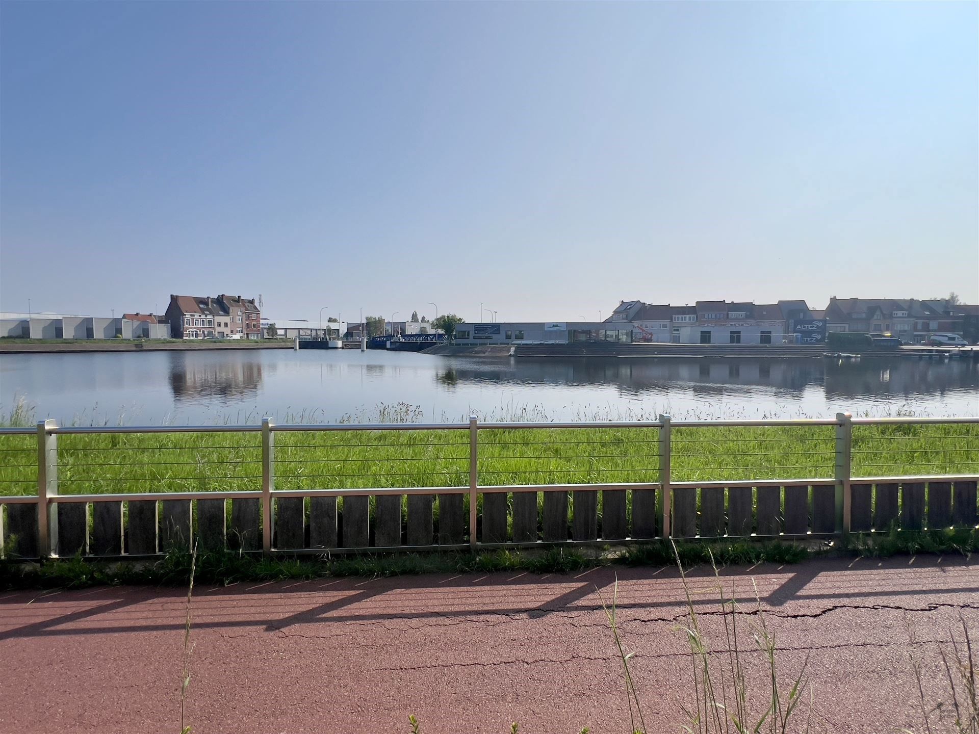 Ruim 2 slaapkamer appartement te Bredene foto {{pictureIndex}}
