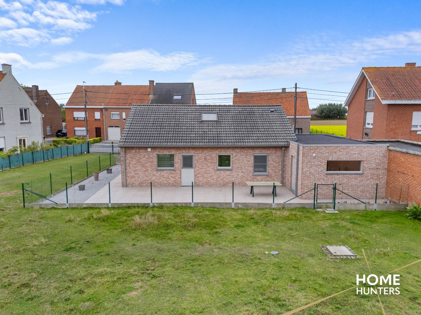 Luxe gelijkvloerse nieuwbouwvilla met 2 slaapkamers en een ruime garage op een groot perceel foto 5