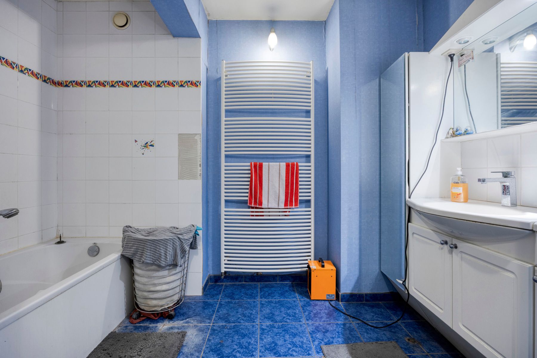 Gezinswoning met vier slaapkamers, tuin en ruime garage foto 24