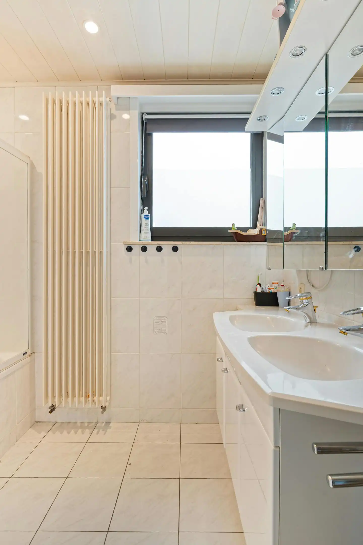 Gezinswoning met 3 slaapkamers en ruime garage op topligging foto 13