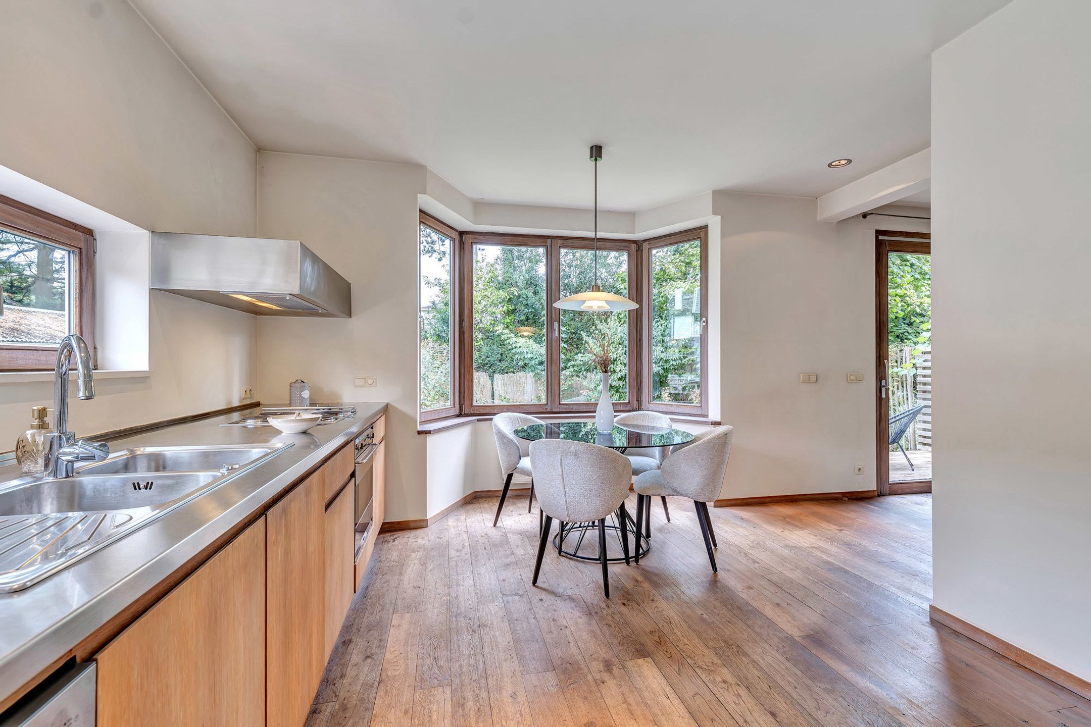 Unieke halfopen woning op toplocatie in Sint-Denijs-Westrem foto 9