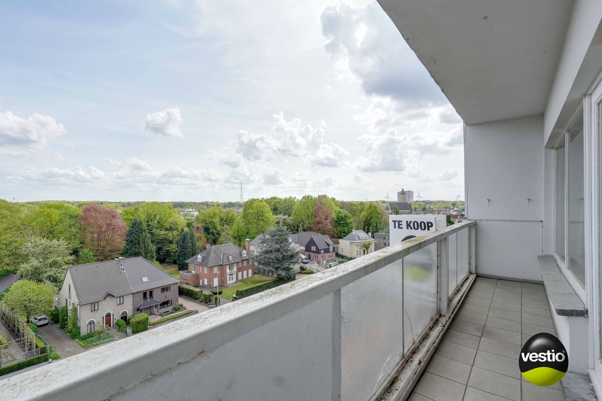 RUIM APPARTEMENT MET PRACHTIG UITZICHT IN GENK-CENTRUM foto 3