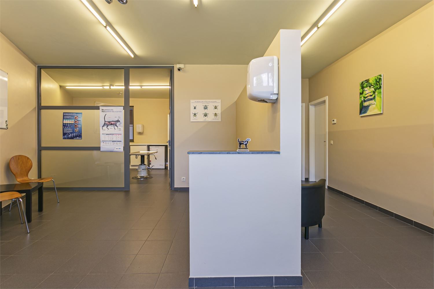Praktijkruimte of kantoor op een centrale locatie vlakbij het centrum van Wommelgem met goede zichtbaarheid! foto 8