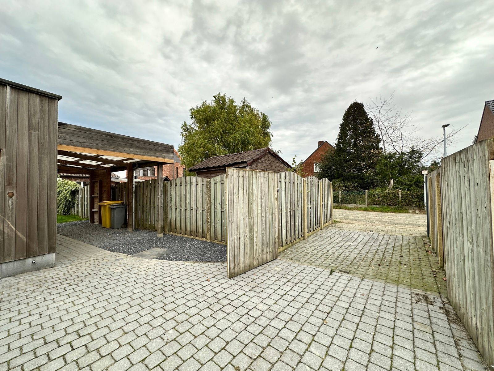 Gerenoveerde instapklare woning met tuin & terras & garages foto 48