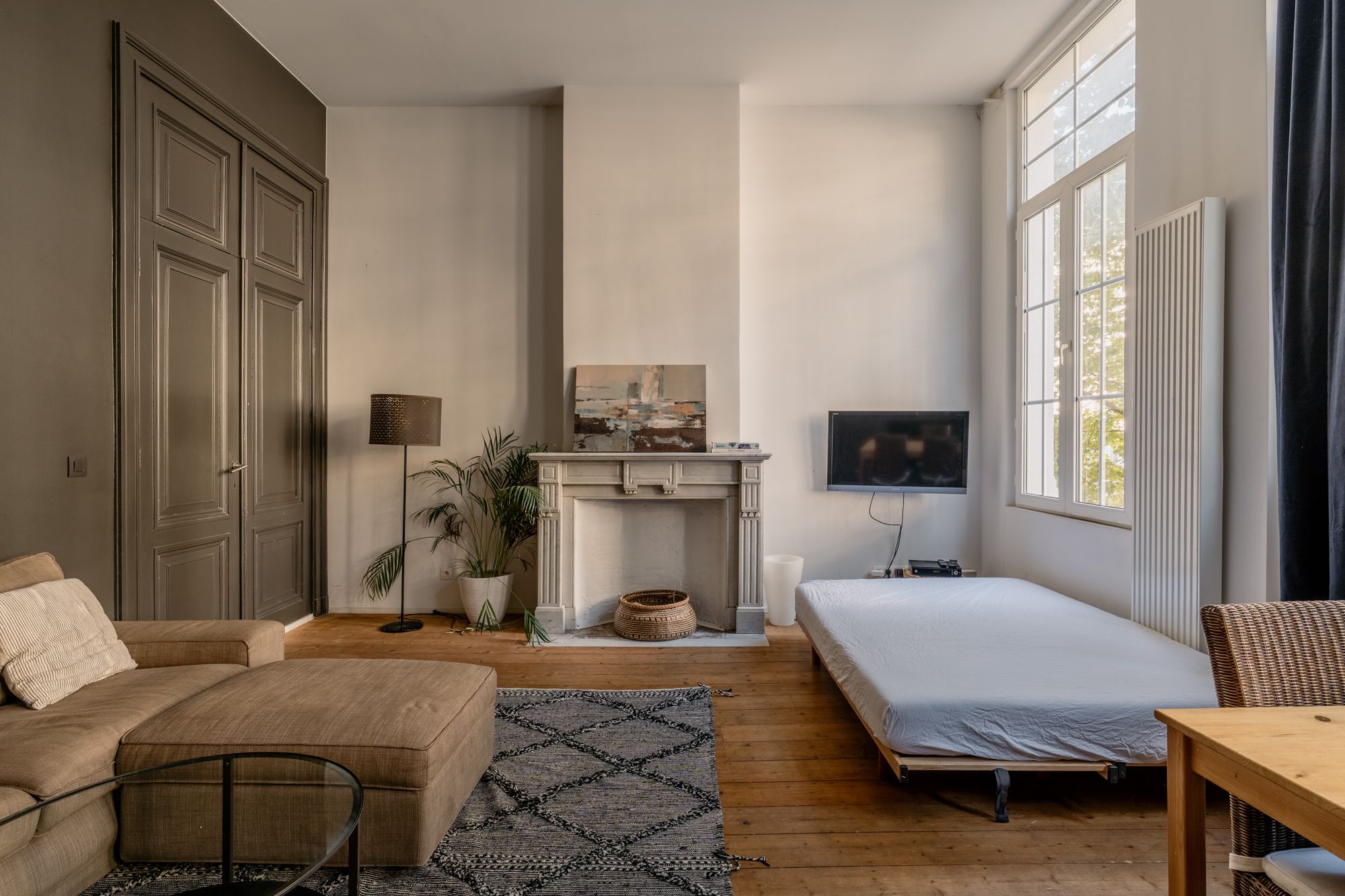 Appartement met terras en uitzicht op het eclectische Koninklijk Atheneum foto 2