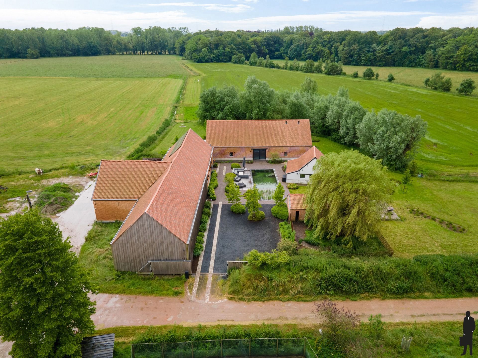 Gerenoveerde BEN hoeve gelegen in natuurgebied nabij Hove foto {{pictureIndex}}