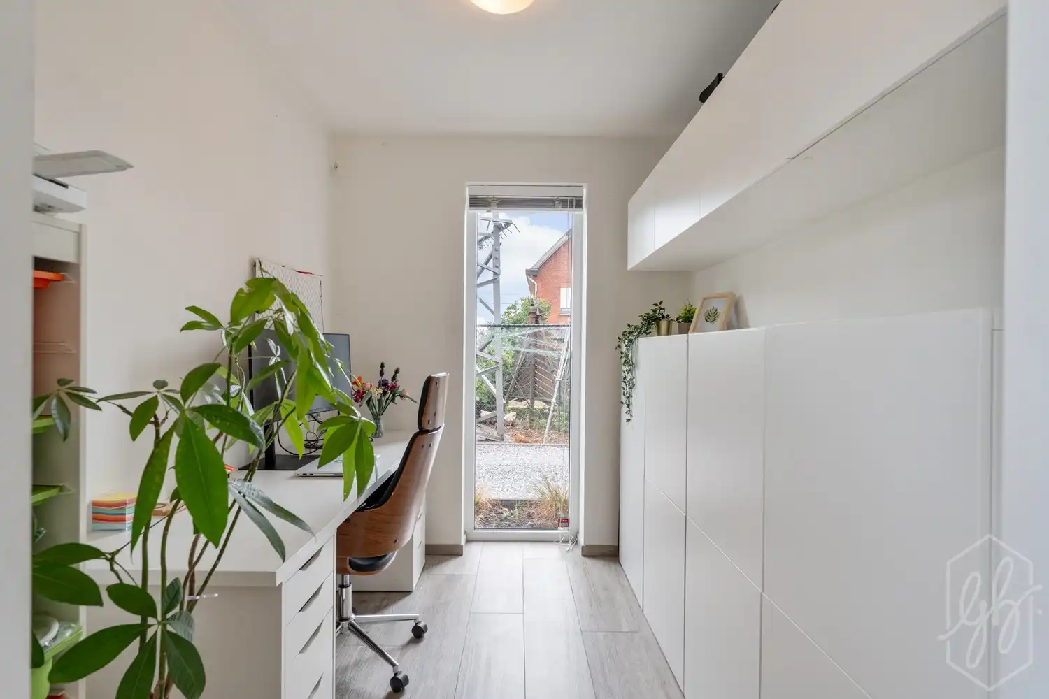 Instapklare BEN woning uit 2019 met zuidgerichte tuin en poolhouse foto 10