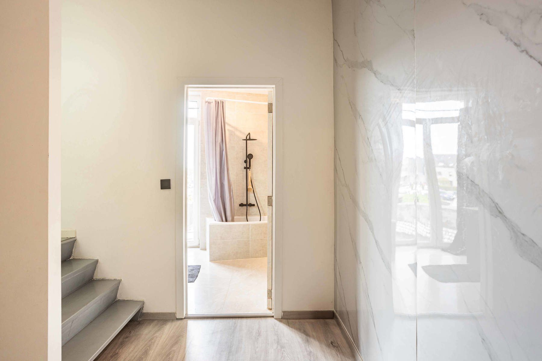 Gerenoveerde stadswoning met tuin en 3 SLP foto 14