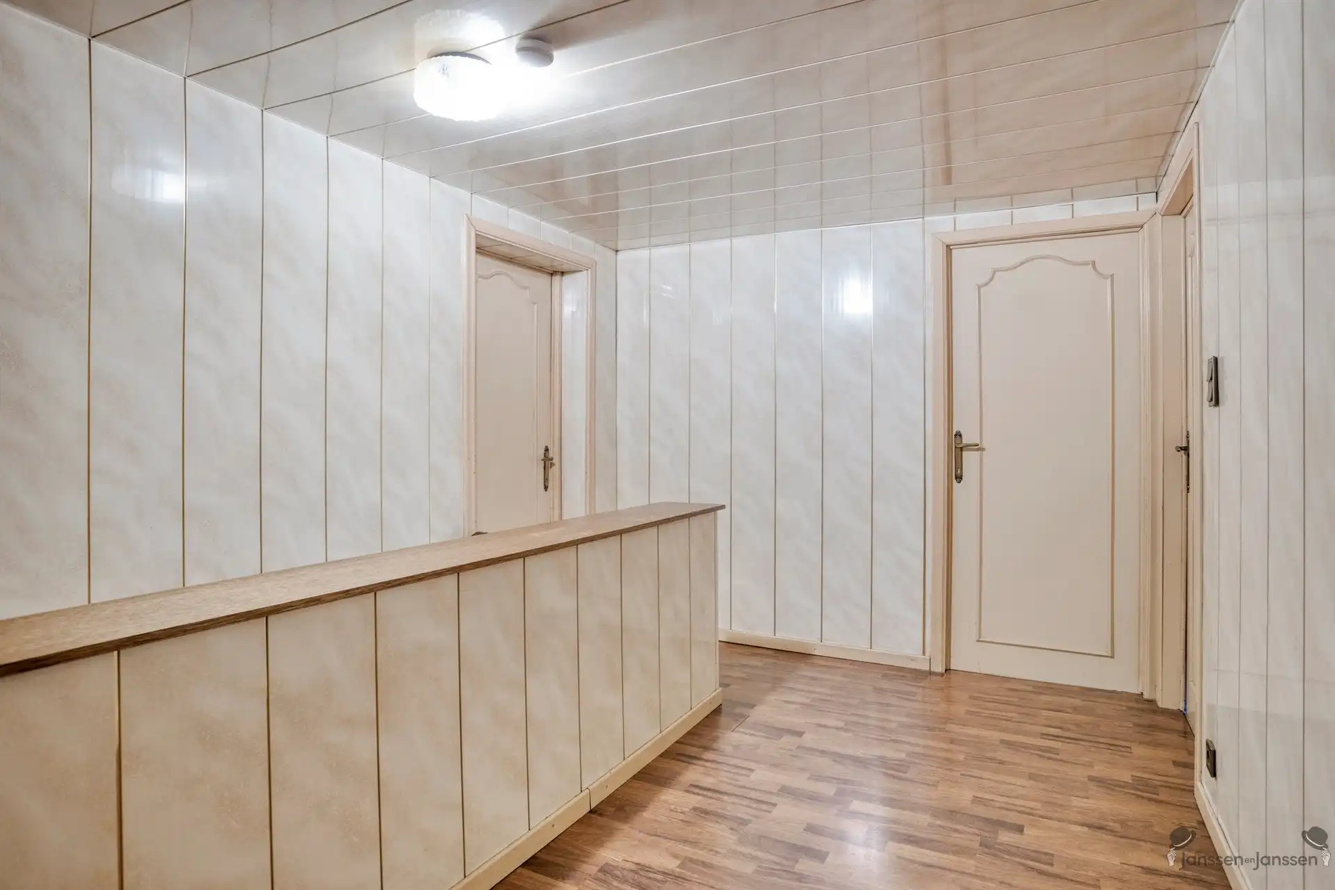 Ruime renovatiewoning met polyvalente bijgebouwen foto 13