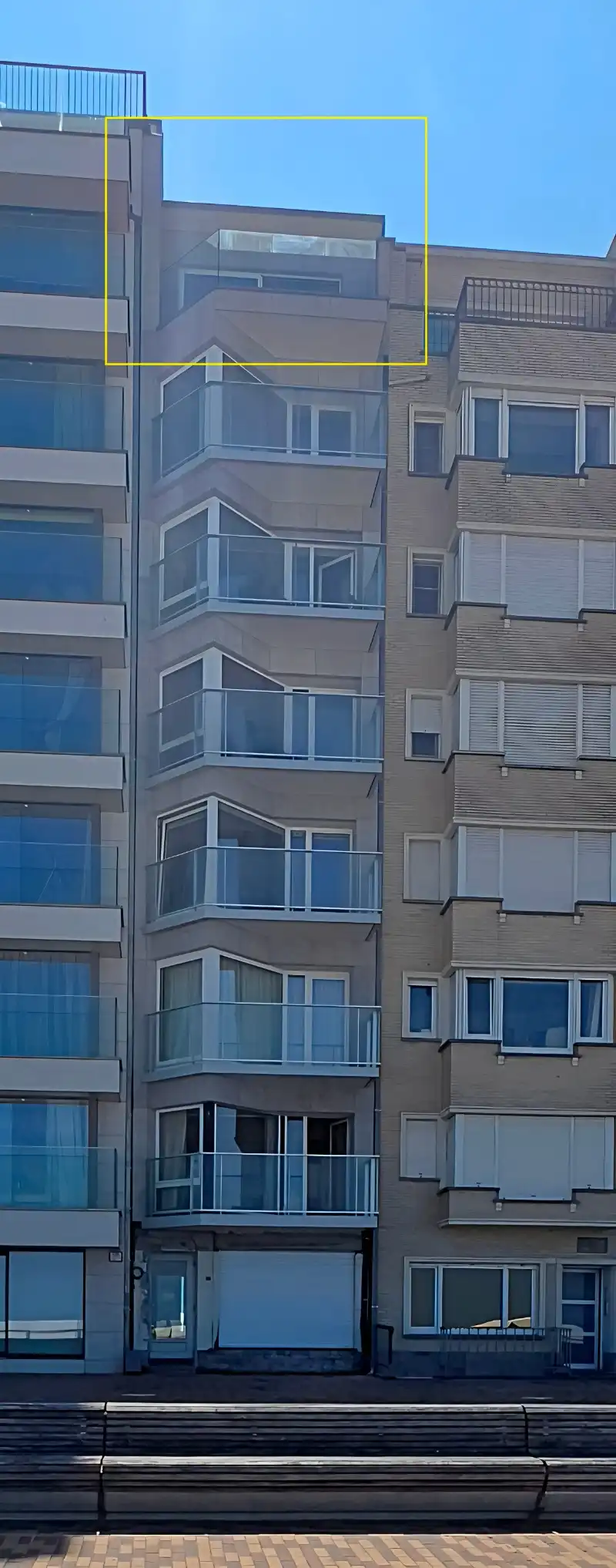 Volledig gerenoveerde penthouse met twee dakterrassen en zeezicht! foto 2