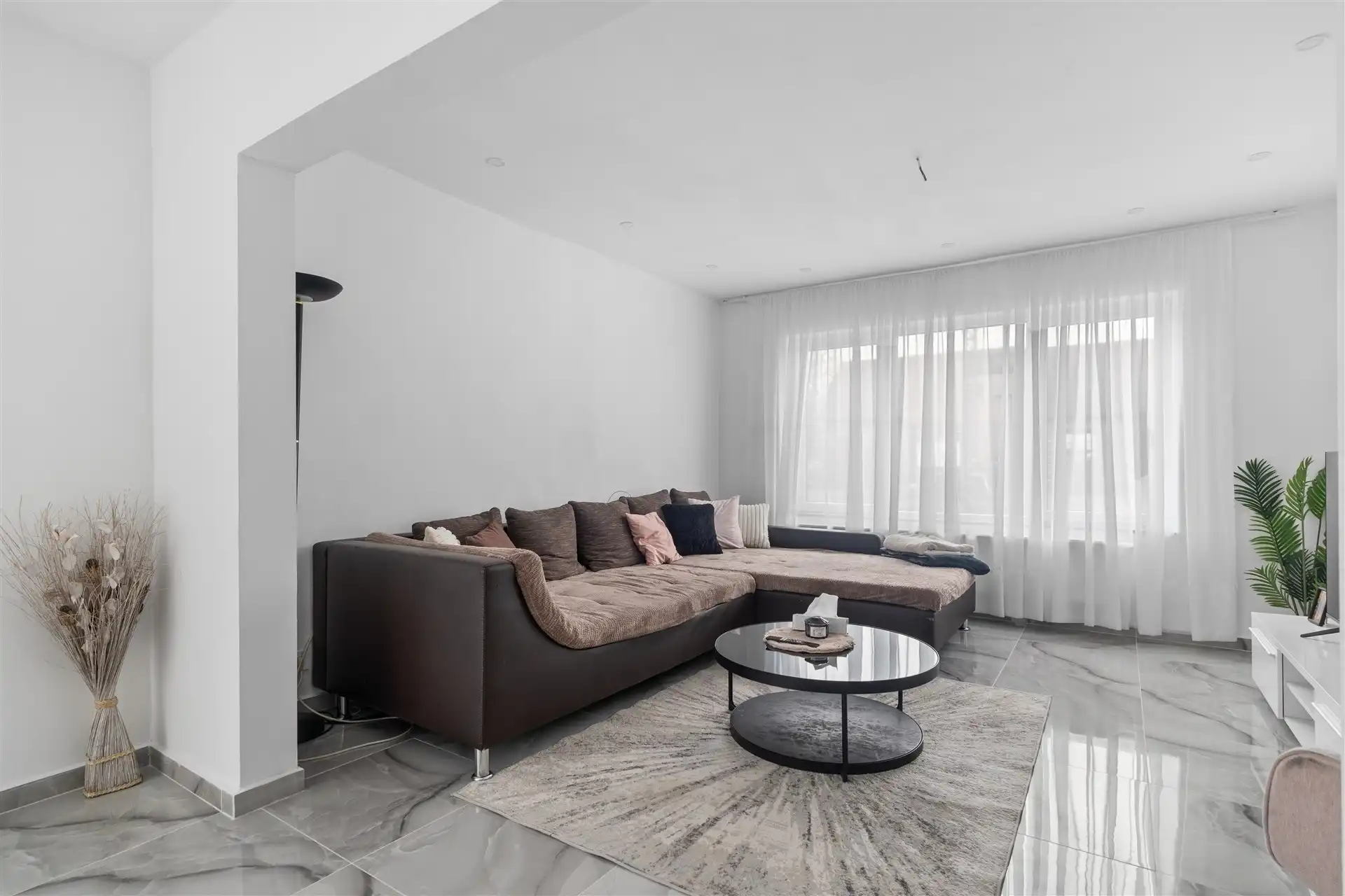 Instapklare, halfopen bebouwing, met 6 slaapkamers, op 329m² grond te Overmere.  foto 3