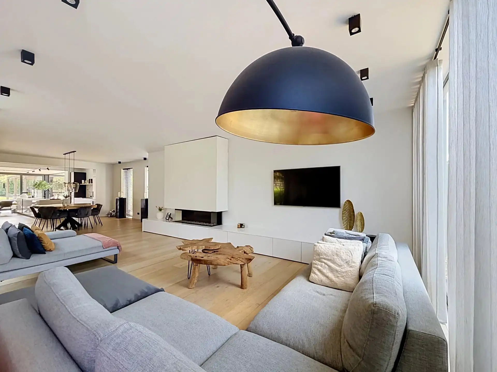Zeer ruime villa voorzien van alle luxe met 3, mogelijk 5 slaapkamers en 2 badkamers foto 13