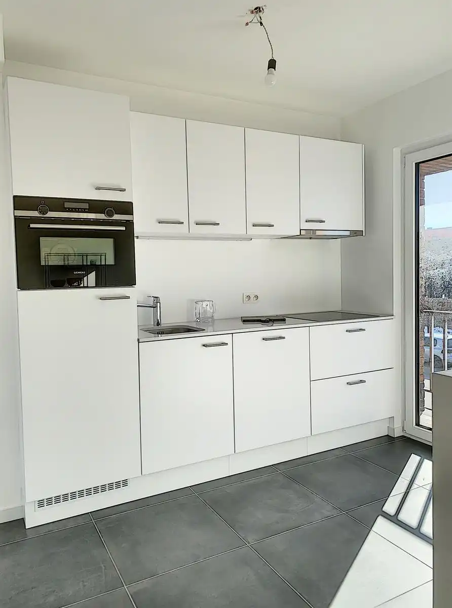 Prachtig vernieuwd appartement in rustige straat met ideale verbinding A12-E19 foto 3