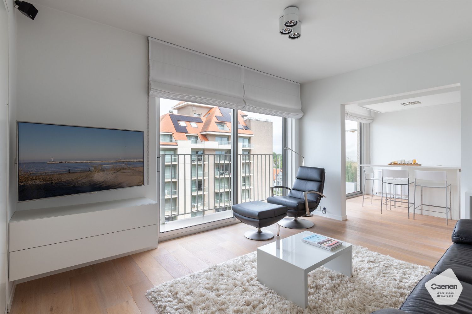 Fantastisch gerenoveerd hoekappartement met 1 slaapkamer foto 5