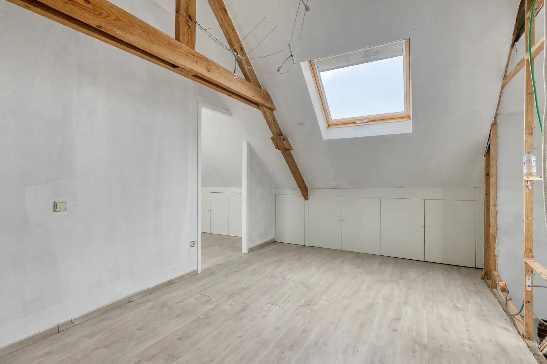 Ruime verder af te werken 2-gevel met 4 slaapkamers foto 20