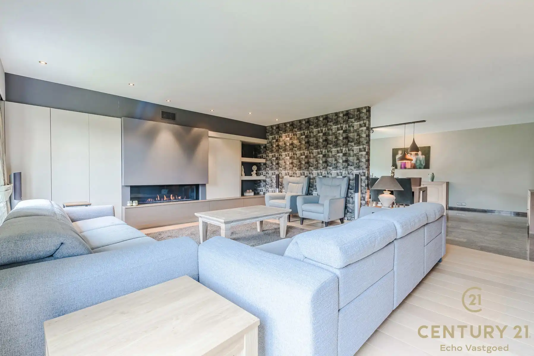 Unieke woning met magazijnen,  zwembad en conciergewoning foto 6