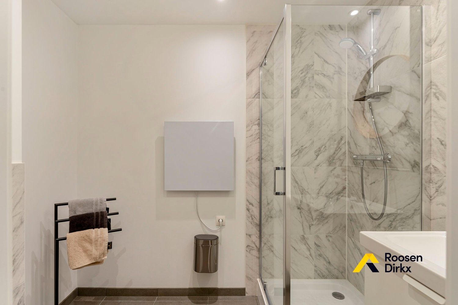 Instapklare volledig gerenoveerde vrijstaande gezinswoning met 3 slaapkamers op perceel van 617m² foto 15