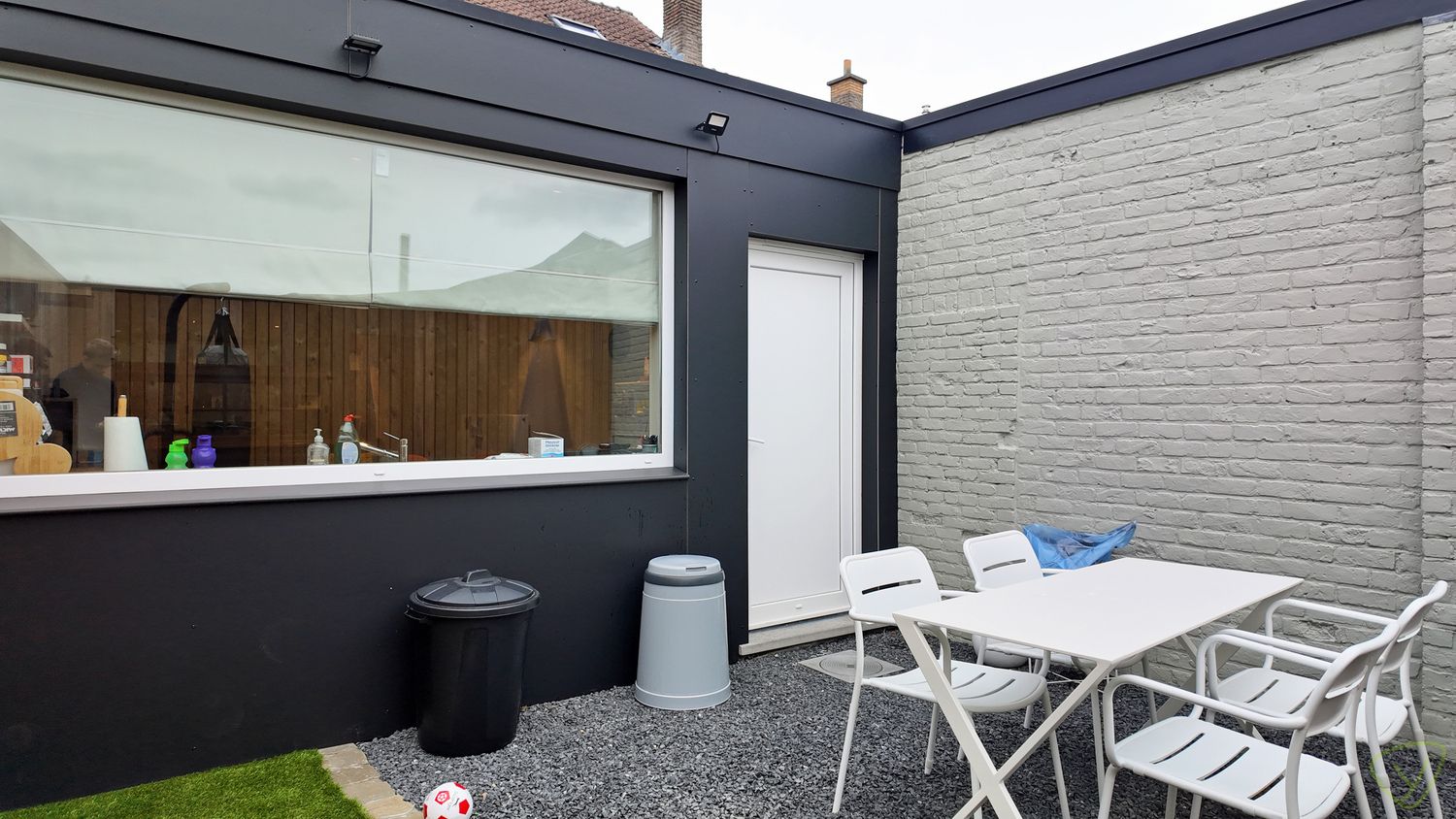 Gerenoveerde woning met zonnige tuin en  zonnepanelen in Eeklo! foto 14