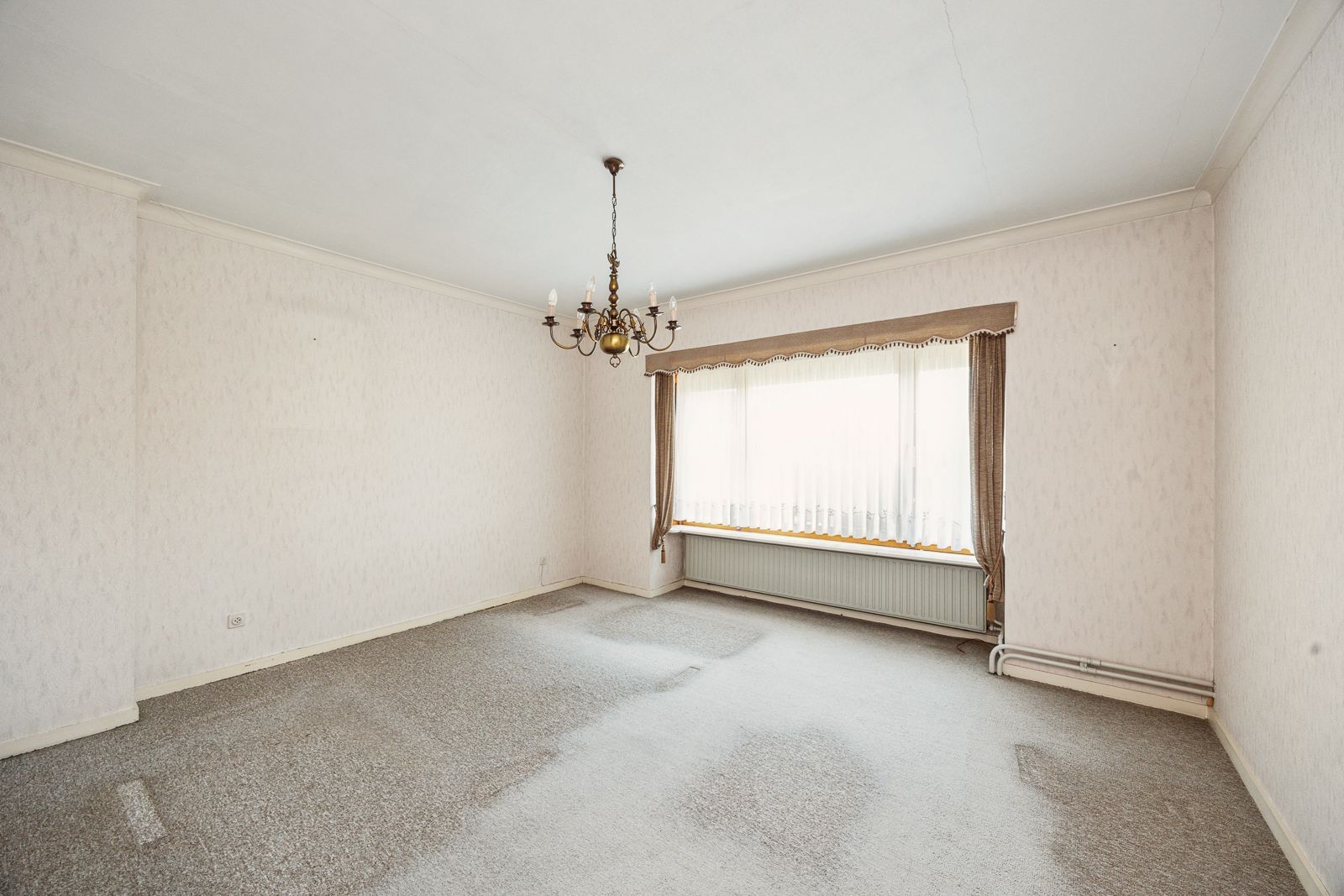 Ruime woning met renovatiepotentieel, garage en zuid tuin in Putte-Kapellen. foto 12