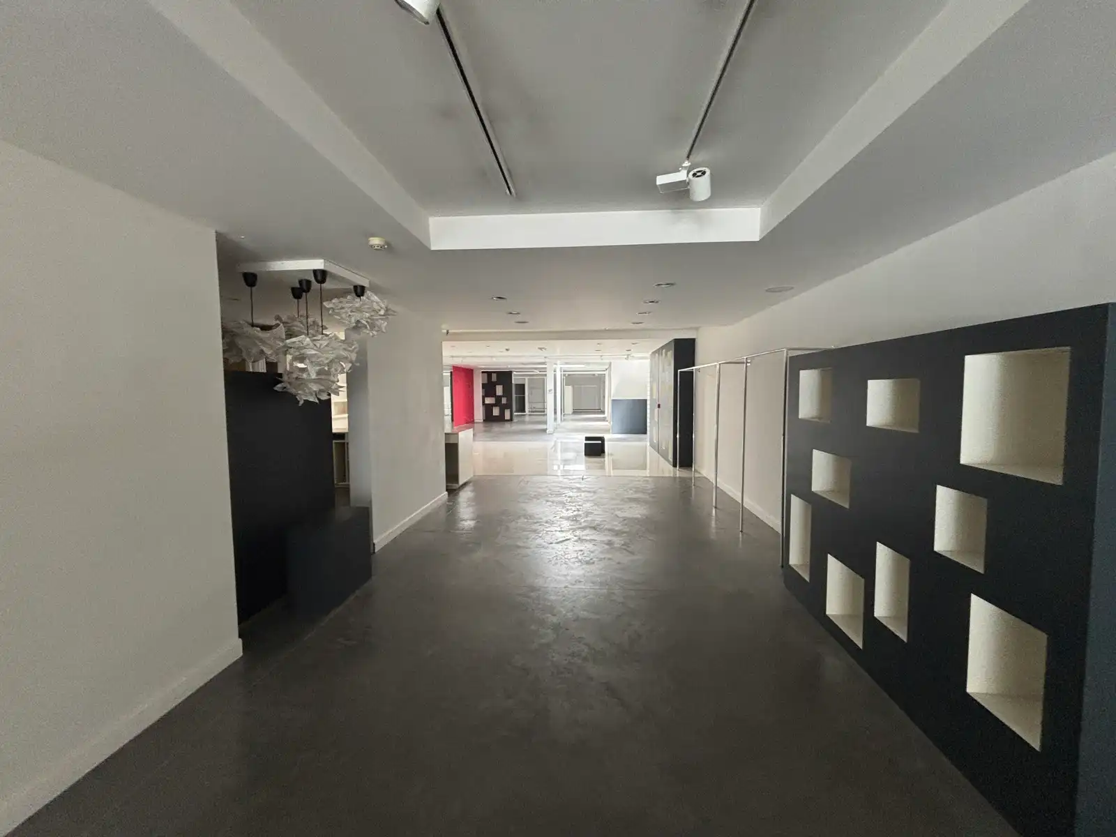Ruim handelspand op centrale ligging in Brasschaat foto 4