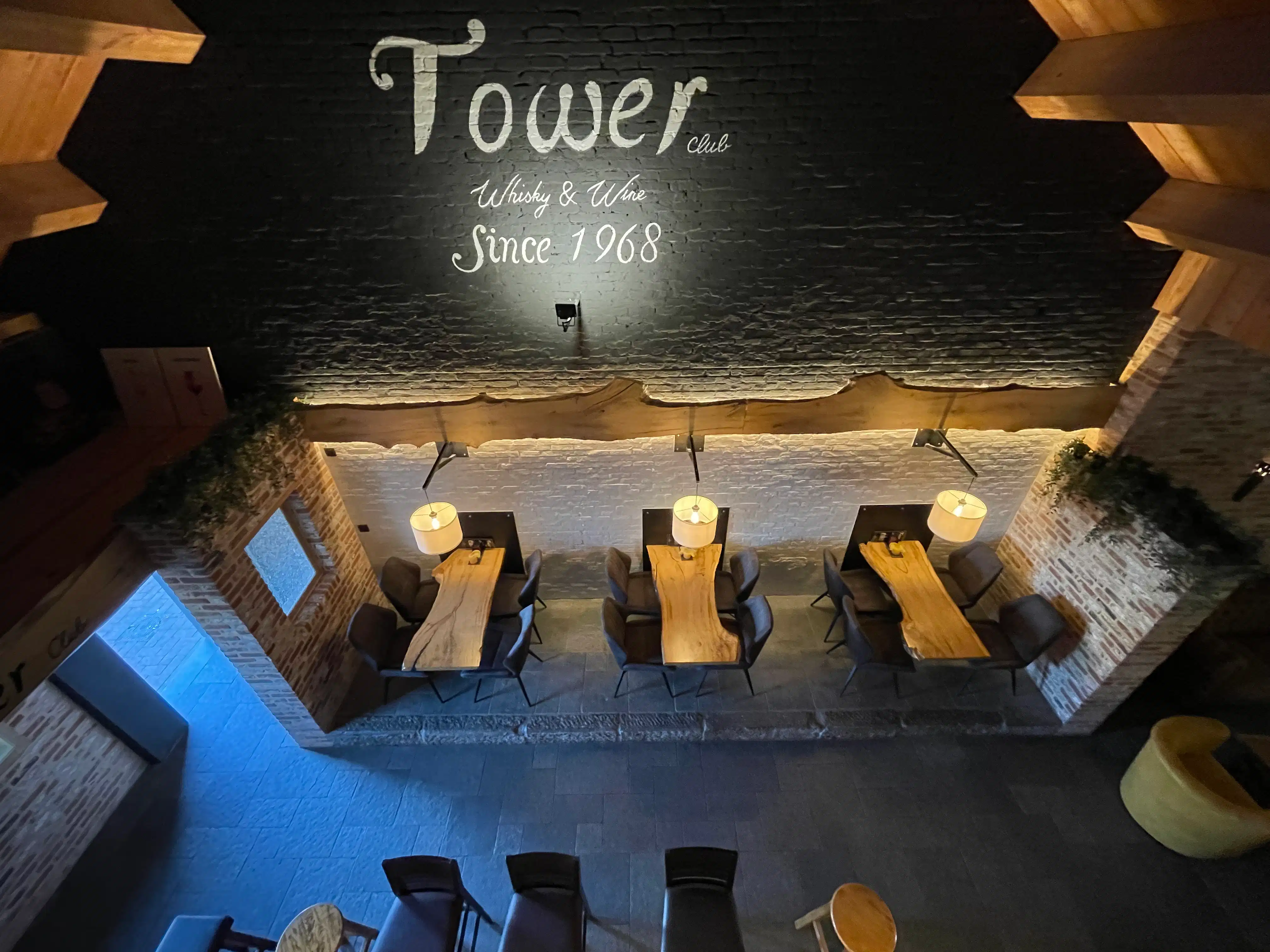 Unieke whisky en wijnbar foto 9