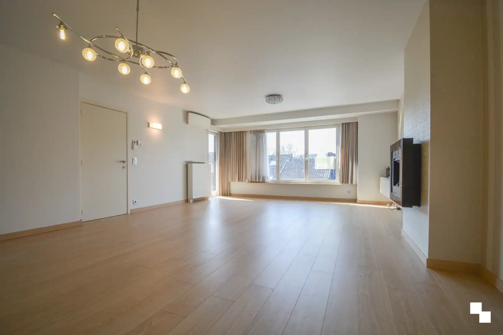 Zéér verzorgd, gerenoveerd 3-slaapkamer appartement te Roeselare foto 5