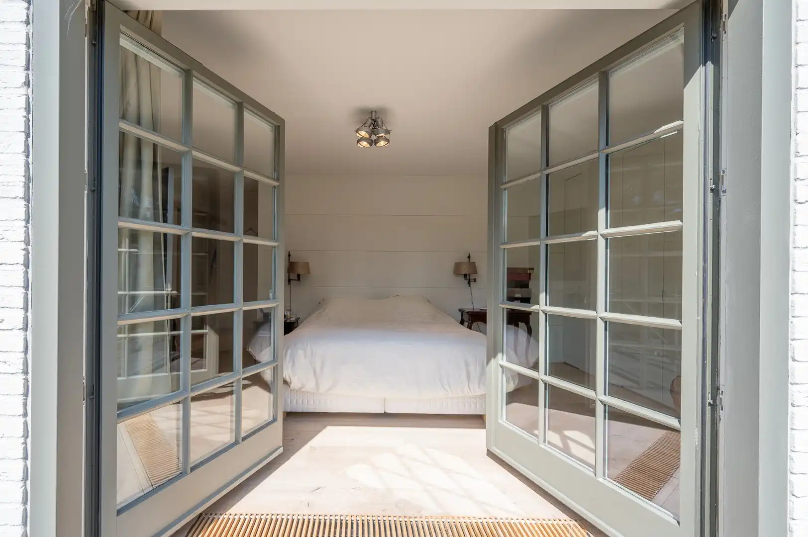 Prachtige villa met zwembad rustig gelegen in een paadje in hartje Zoute. foto 24