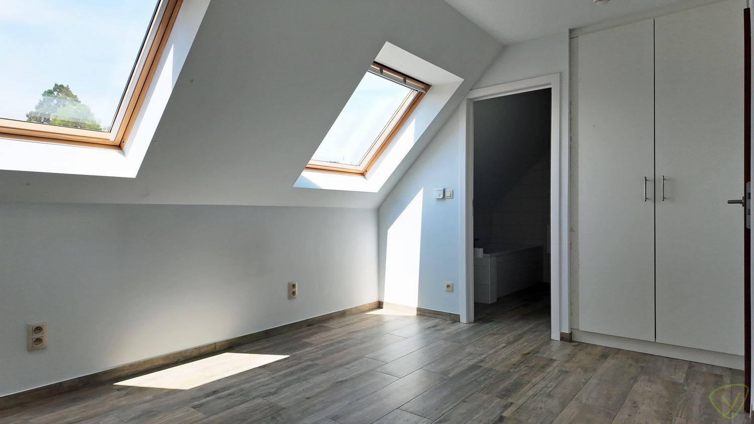 Instapklaar duplex-appartement met terras in het hart van Waarschoot! foto 17