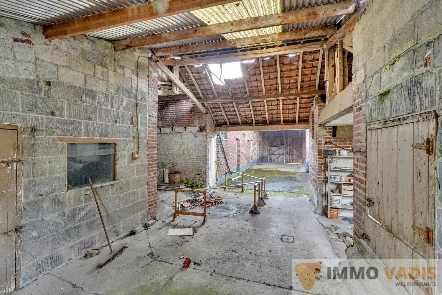 Hoeve op ruim perceel met extra bouwgrond foto 30