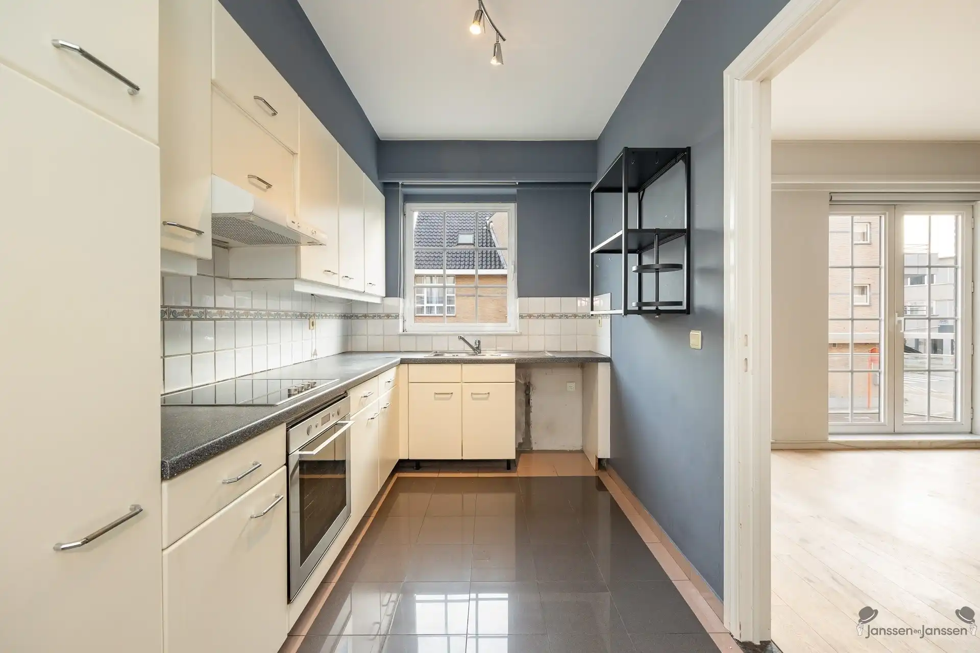 Ruim en licht appartement in centrum van Schoten foto 8