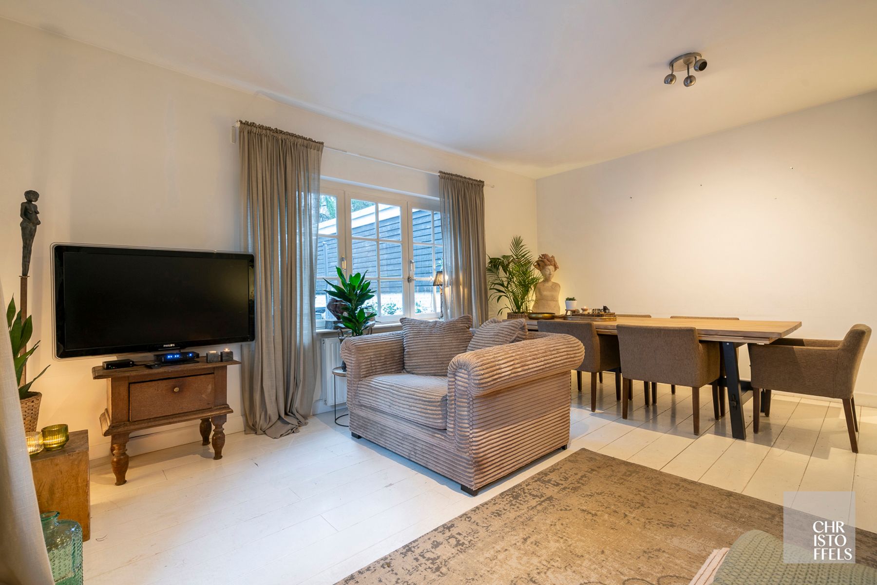 Charmante  op te frissen villa met oprijlaan, verscholen in het groen op een perceel van 1.694m² foto 14