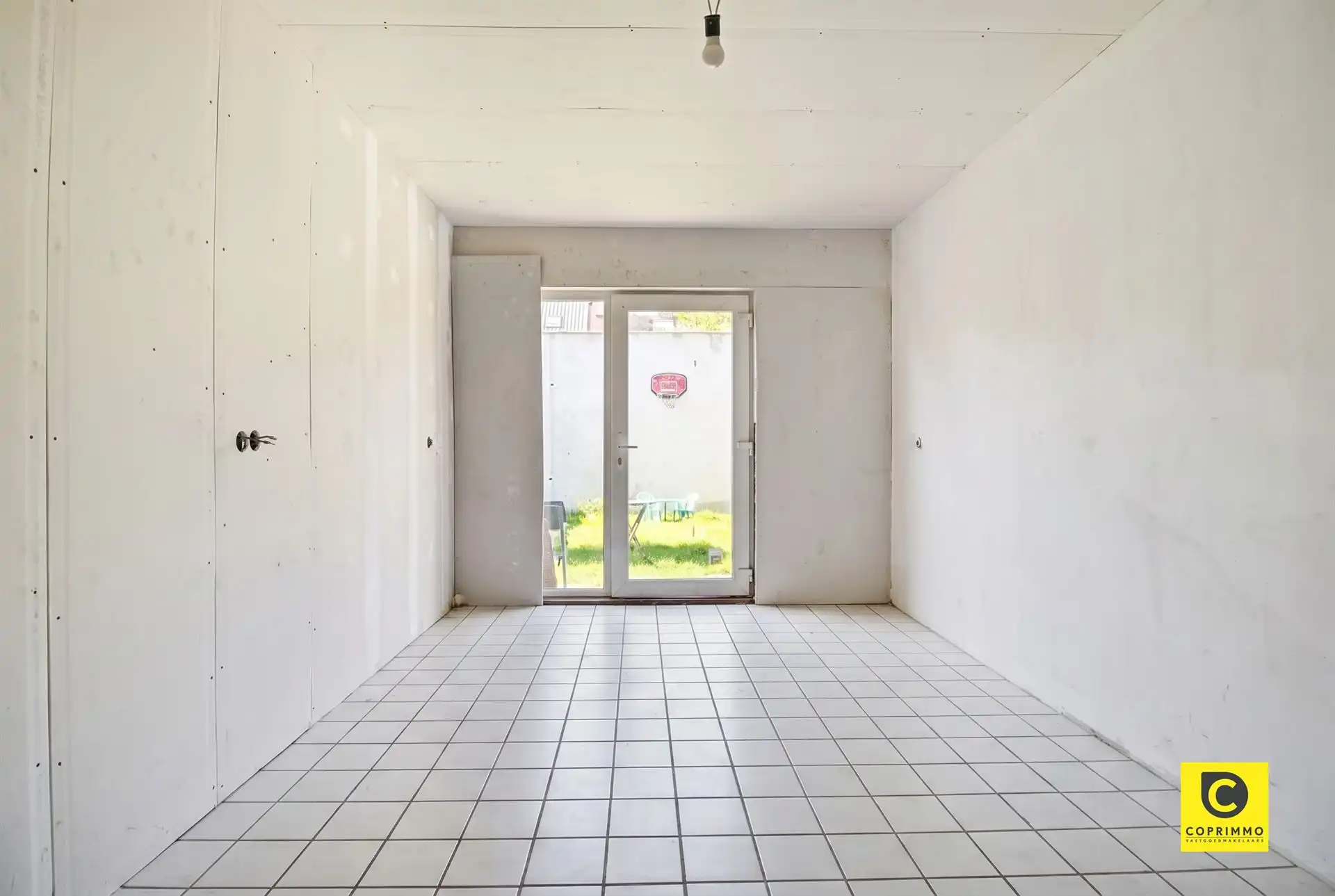 Woning: 4 slk + magazijn foto 9
