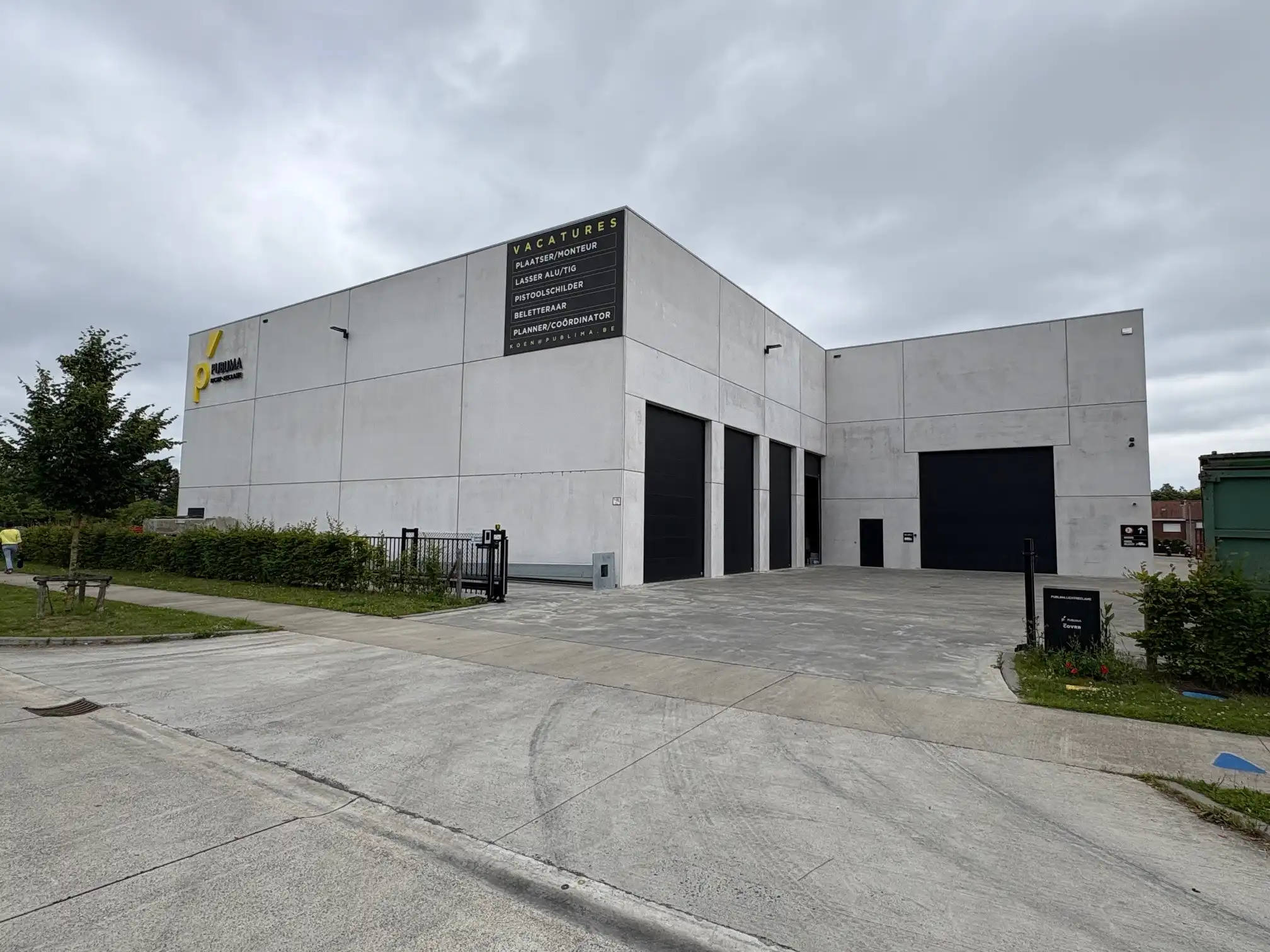 Prachtig bedrijfsgebouw in Zwevegem wegens verhuis foto 2