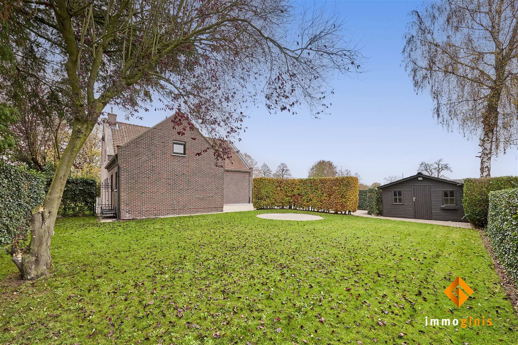 Zéér ruime woning met dubbele inpandige garage op mooi perceel van 7a33ca. foto 27