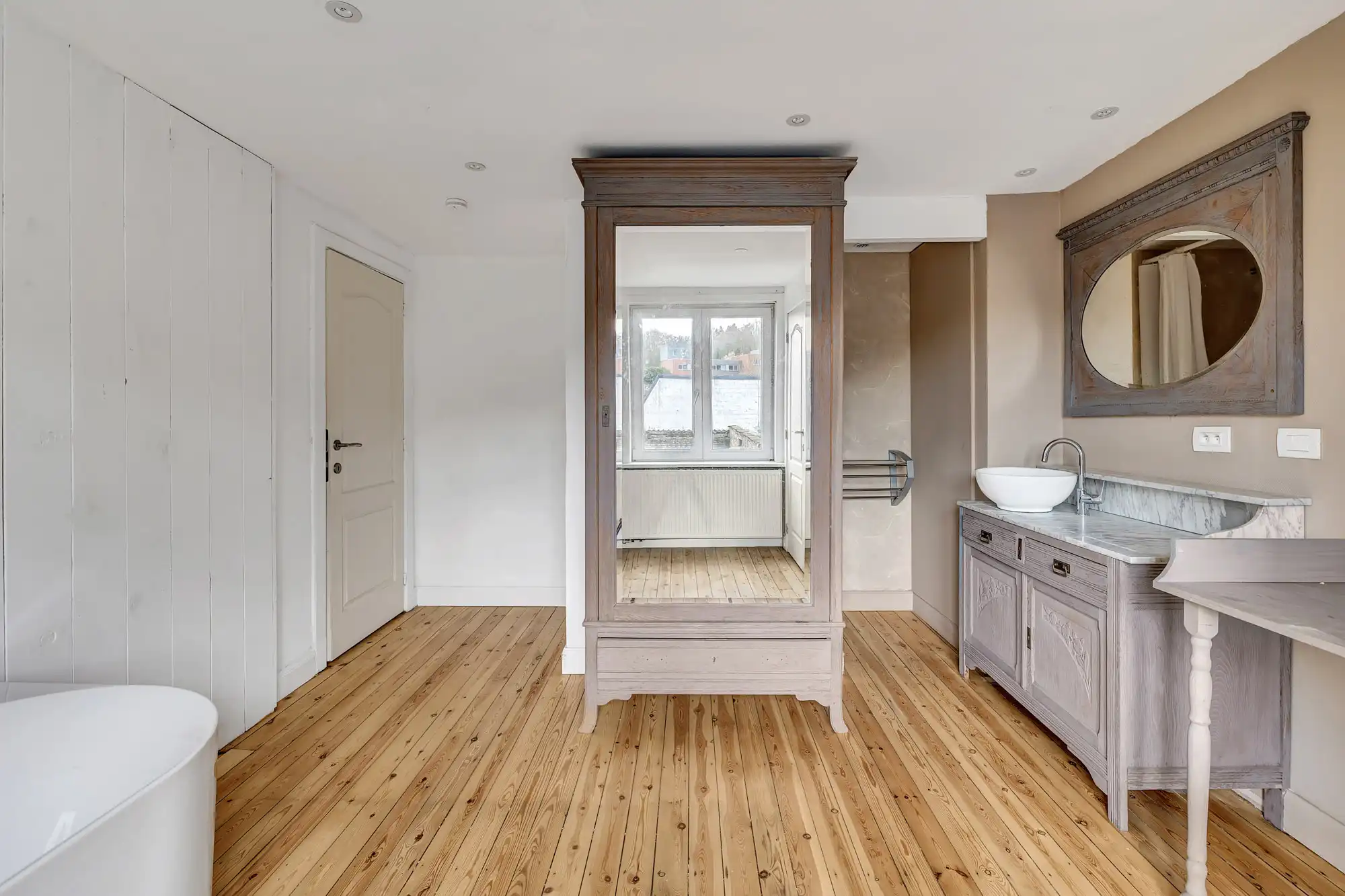 Instapklaar triplex of opbrengsteigendom met 5 slpks 2 badk. foto 6