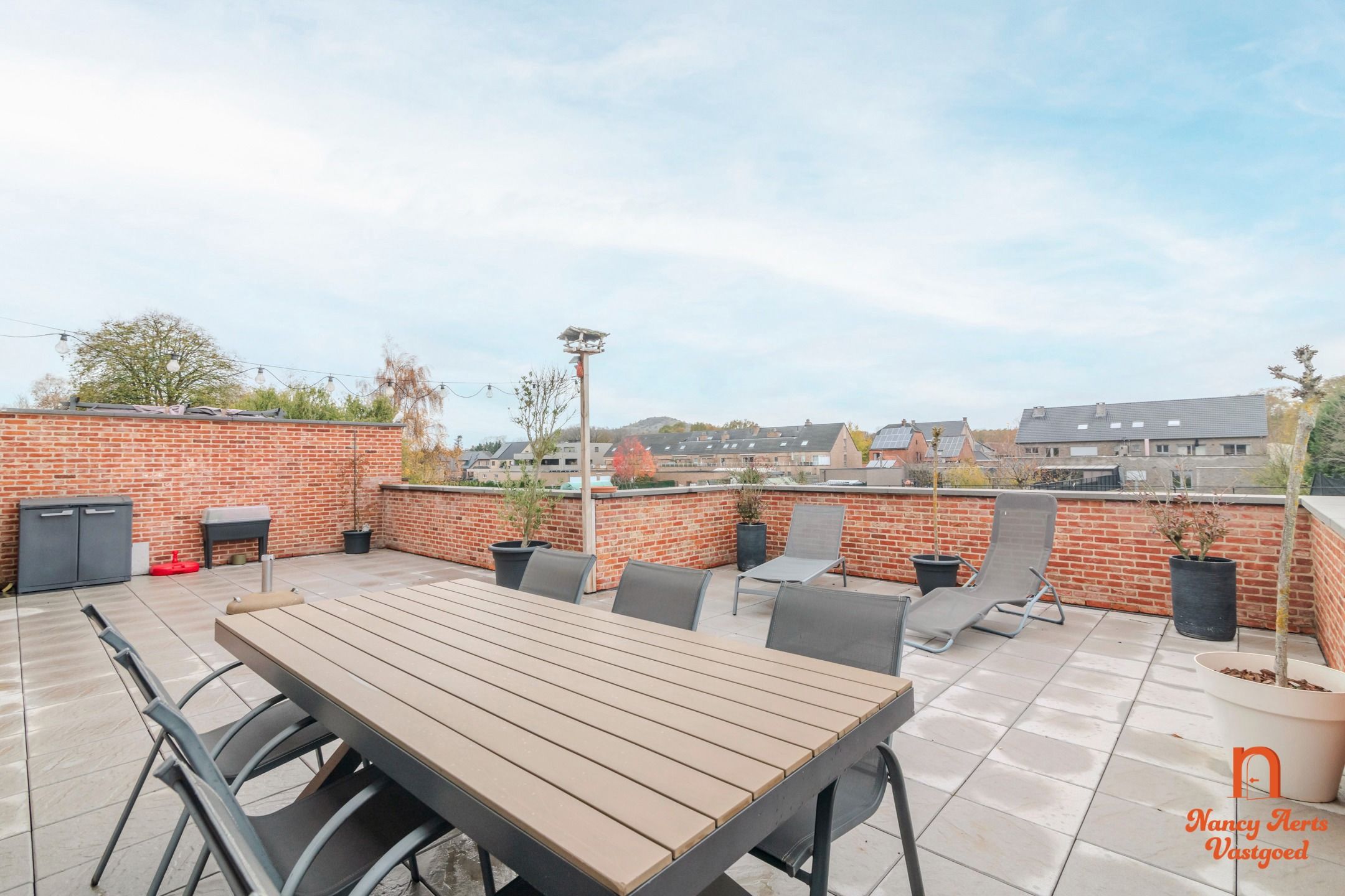 Lichtrijk duplexappartement met ruim terras en eigen ingang foto 23