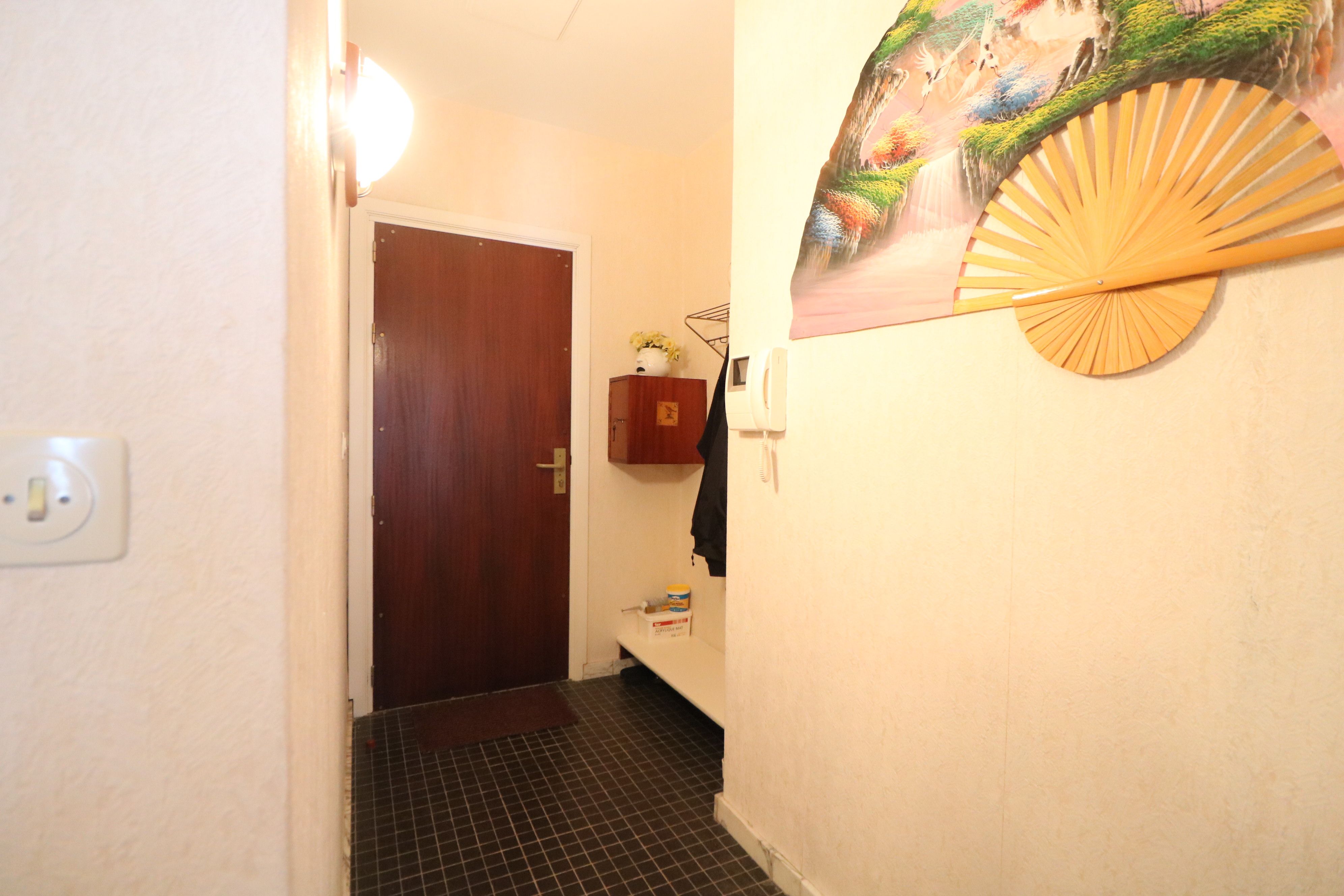 Ruim éénslaapkamerappartement met open zicht op het Casinoplein en directe toegang tot de Zeedijk. foto 7
