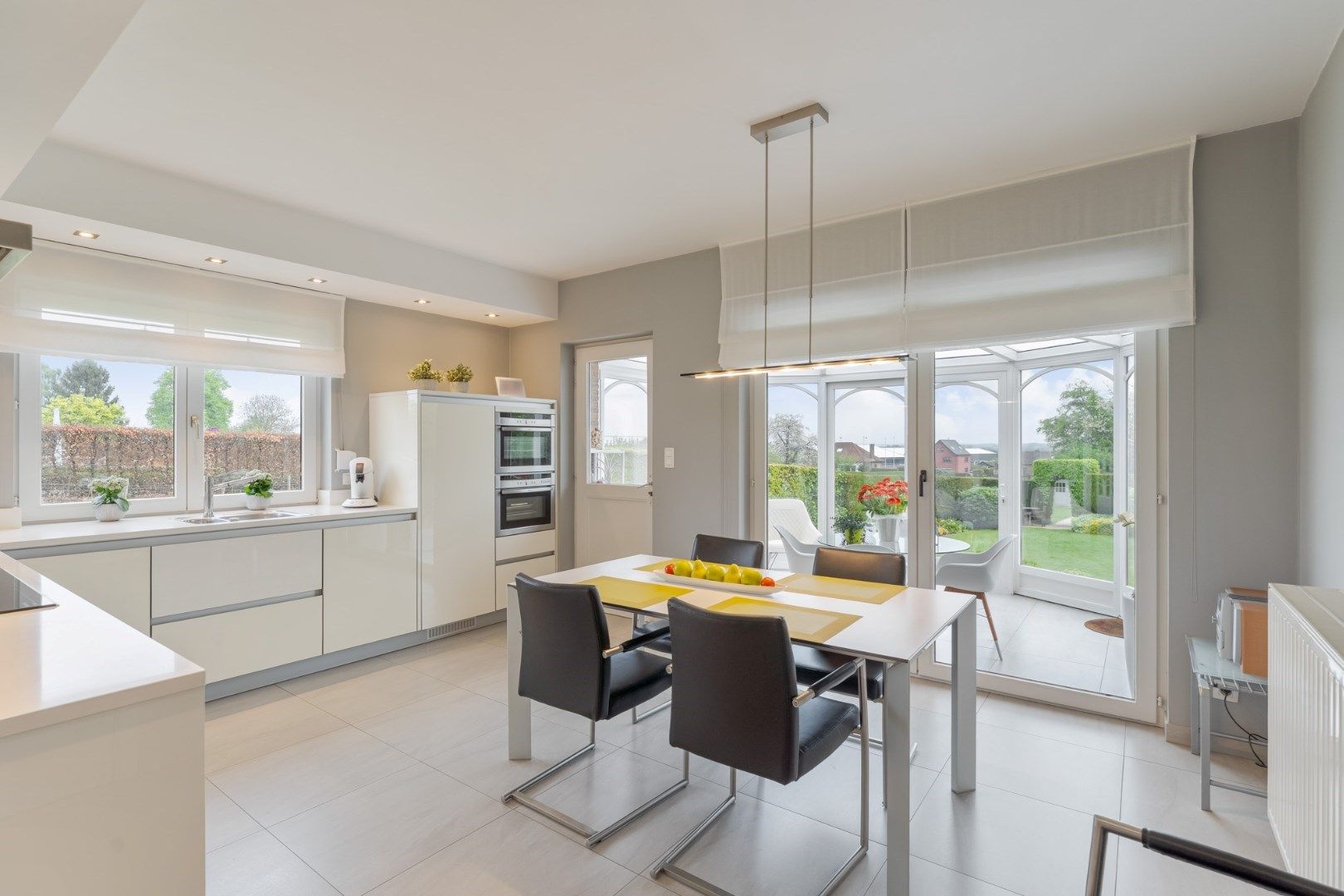 Bijzonder nette half-vrijstaande woning met 4 slaapkamers en mooie tuin op 12a 18ca vlak bij de dorpskern foto 8
