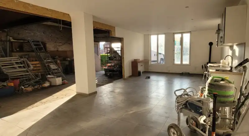 Roeselare. Opbrengsteigendom van 2 verhuurde appartementen en 1 aparte loods centraal tussen Rumbeke en Roeselare gelegen. Prijs bespreekbaar. foto 12