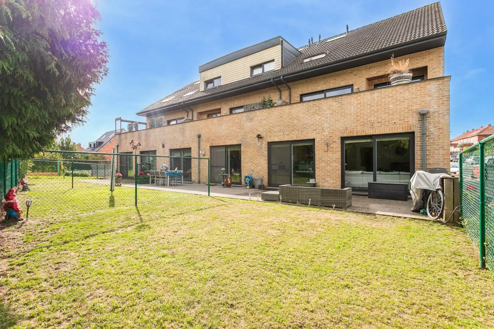 Instapklaar gelijkvloersappartement met 3 slaapkamers en tuin foto 9
